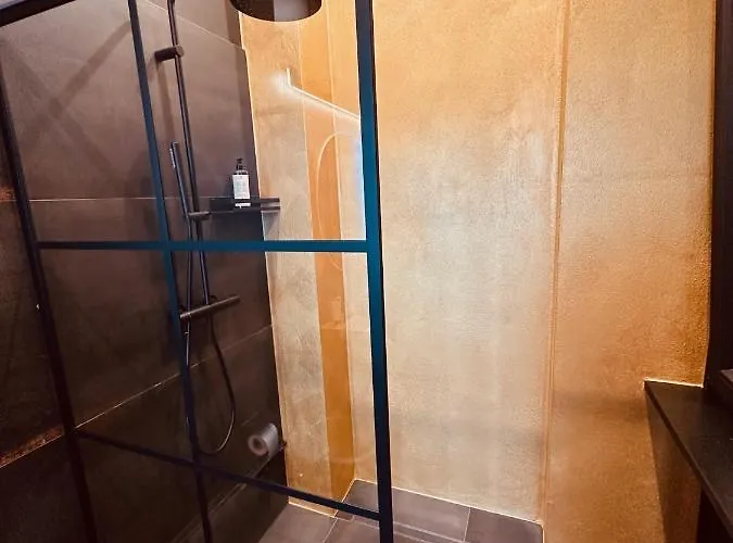 アパート Nest Loft And Cellar ノヴァーラ